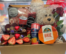 Load image into Gallery viewer, VALENTINE&#39;S DAY PICNIC HAMPER
