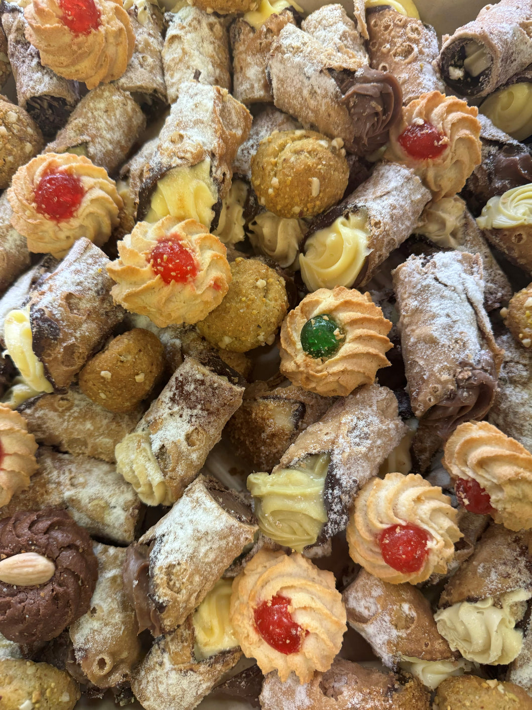 ITALIANA CANNOLI & BISCOTTI PLATTER