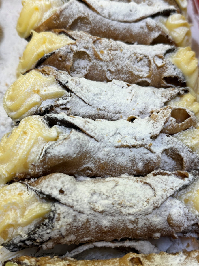 FRESH CANNOLI HAMPER BOX