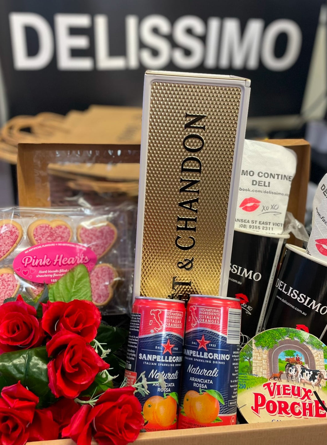 VALENTINE'S DAY PICNIC HAMPER