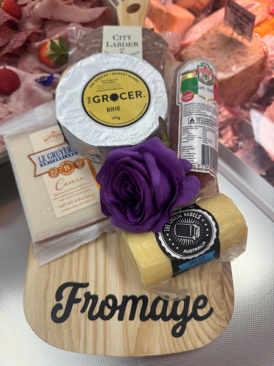 DELUXE DELISSIMO CHEESE & MORE BOARD