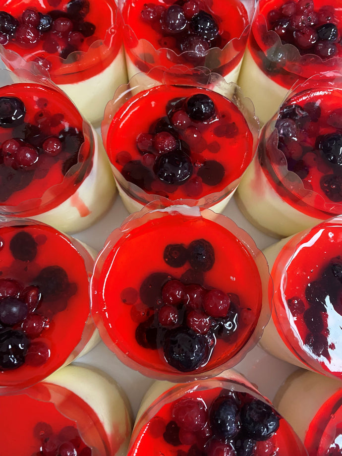 BERRY GLAZE CHEESECAKE
