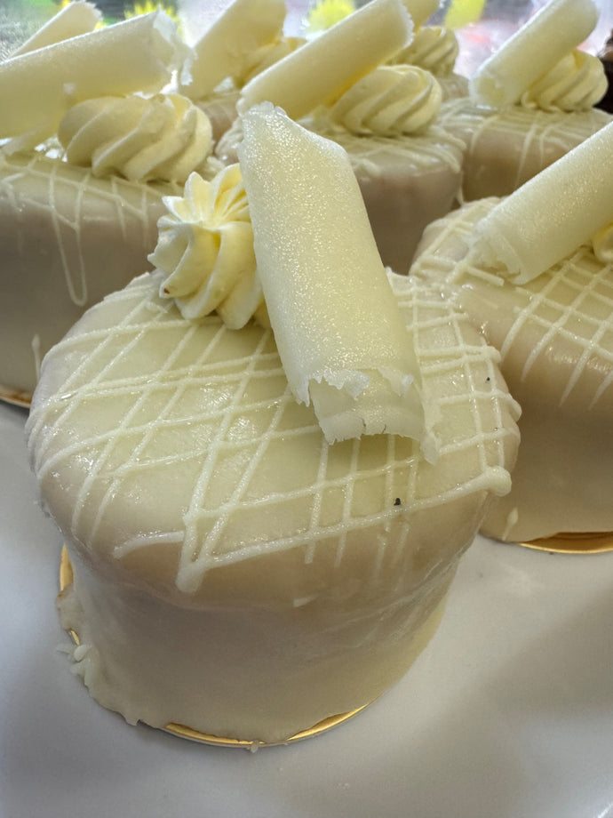 WHITE CHOCOLATE MUDCAKE (flourless)