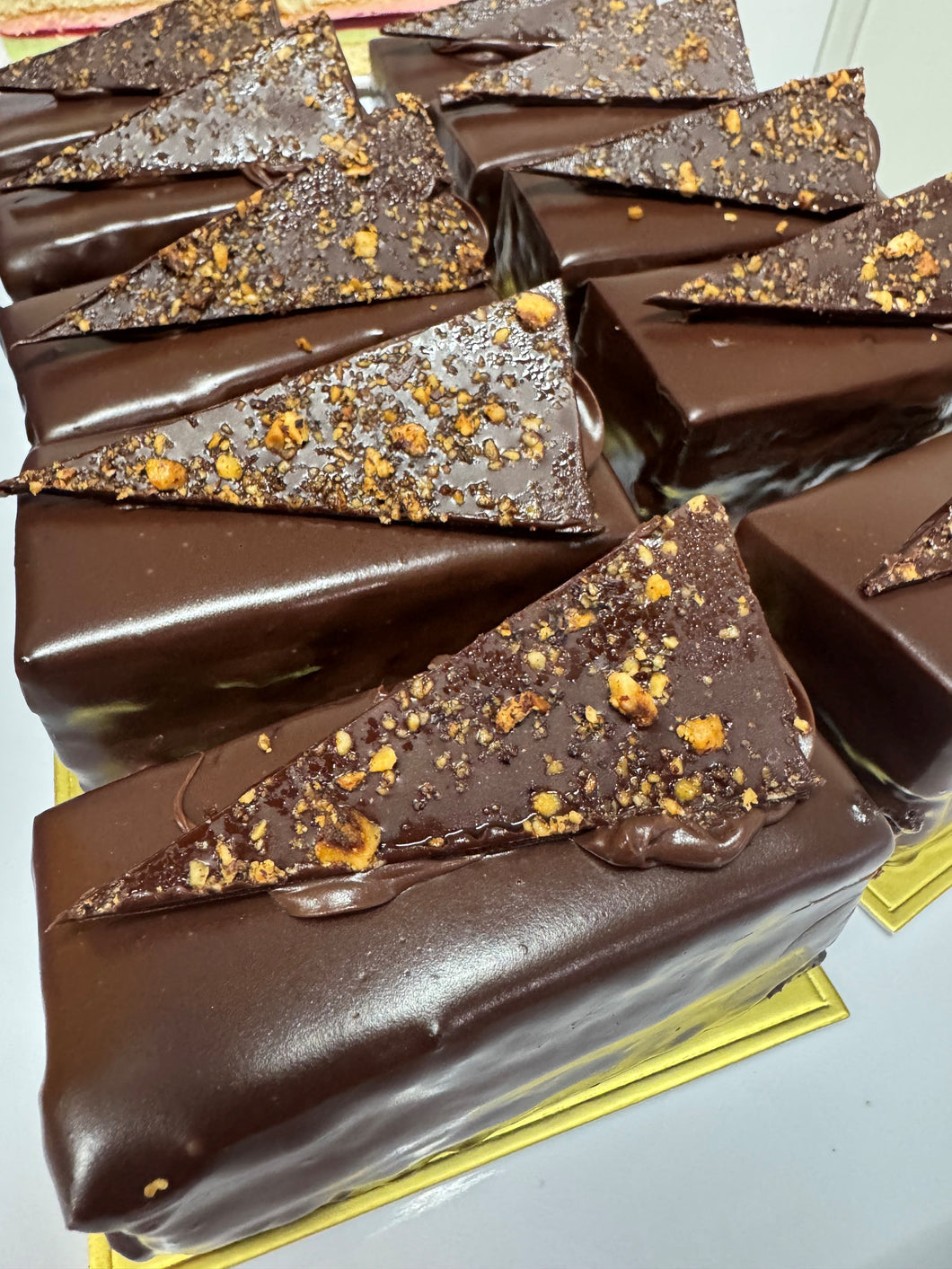 BACI AMORE' GATEAUX