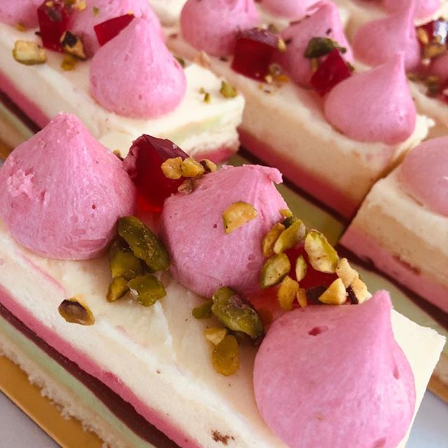 ROSEWATER & PISTACCHIO SLICE