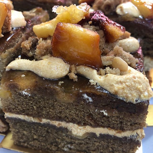 APPLE CARAMEL GINGERBREAD