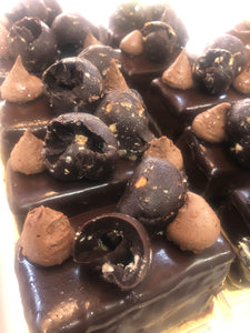 BACI AMORE' GATEAUX