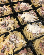 Load image into Gallery viewer, DELISSIMO CREAMY PENNE ALFREDO
